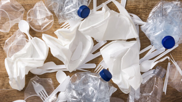 産業廃棄物のプラスチック類とは？具体例や問題点・処理方法について解説